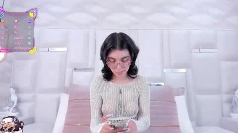 Snapshot of im_molly_angel chatting on 09-22-25, 08:22 Moly online show from 09-22-25, 08:22