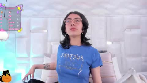 Snapshot of im_molly_angel chatting on 10-26-25, 03:07 Moly online show from 10-26-25, 03:07