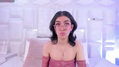 Snapshot of im_molly_angel chatting on 11-17-25, 08:25 Moly online show from 11-17-25, 08:25