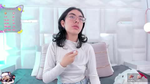 Snapshot of im_molly_angel chatting on 11-23-25, 01:33 Moly online show from 11-23-25, 01:33