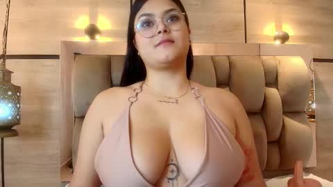 Snapshot of im_mou_ chatting on 10-11-25, 12:36 im mou online show from 10-11-25, 12:36