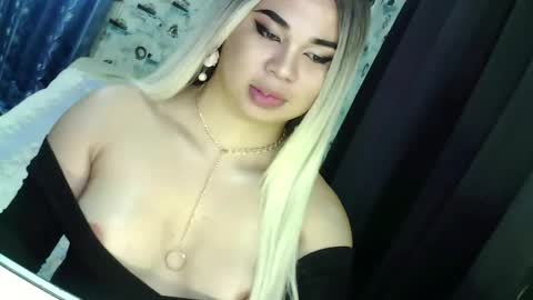 Snapshot of im_ur_sidechic8 chatting on 02-16-25, 11:59 zhy online show from 02-16-25, 11:59