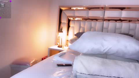 Snapshot of im_yours_01 chatting on 02-02-25, 03:43 daniella online show from 02-02-25, 03:43