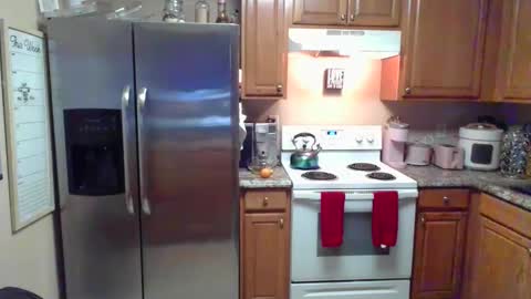 Snapshot of iman_love chatting on 02-05-25, 12:10 iman_love online show from 02-05-25, 12:10