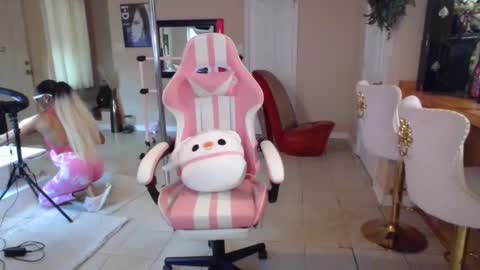 Snapshot of iman_love chatting on 10-02-25, 07:21 iman_love online show from 10-02-25, 07:21