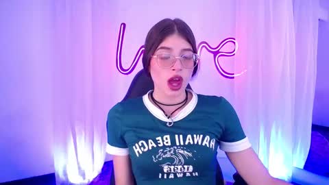 Snapshot of imchloe_ chatting on 10-15-25, 08:20 Chloe online show from 10-15-25, 08:20