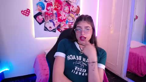 Snapshot of imchloe_ chatting on 10-23-25, 08:18 Chloe online show from 10-23-25, 08:18