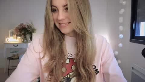 Snapshot of imkeira chatting on 02-22-25, 11:02 ImKeira online show from 02-22-25, 11:02