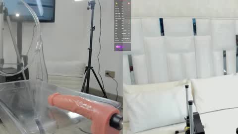 Snapshot of imkrystall chatting on 11-12-25, 09:25 Krystall online show from 11-12-25, 09:25