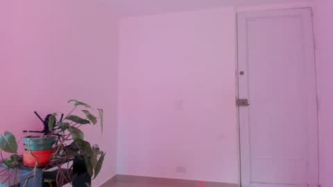 Snapshot of immia_rosse chatting on 12-22-24, 02:49 mia ---------  COL TIME online show from 12-22-24, 02:49