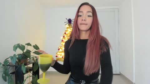 Snapshot of immia_rosse chatting on 12-30-24, 12:00 mia ---------  COL TIME online show from 12-30-24, 12:00