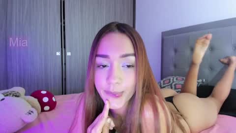 Snapshot of immia_rosse chatting on 02-19-25, 01:18 mia ---------  COL TIME online show from 02-19-25, 01:18