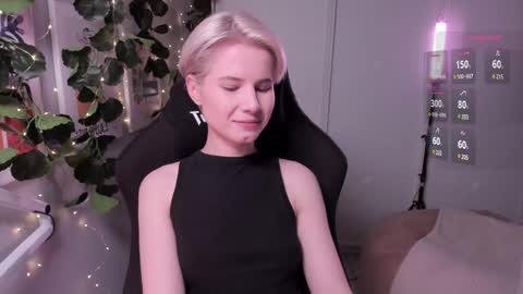 Mia online show from 01-22-25, 08:38