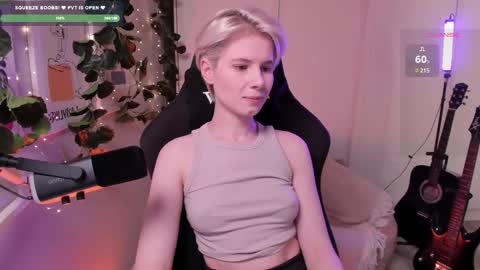 Mia online show from 02-09-25, 01:14