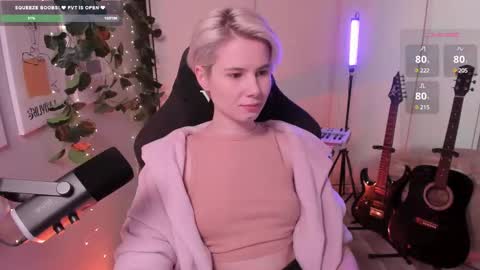 Mia online show from 02-22-25, 12:51