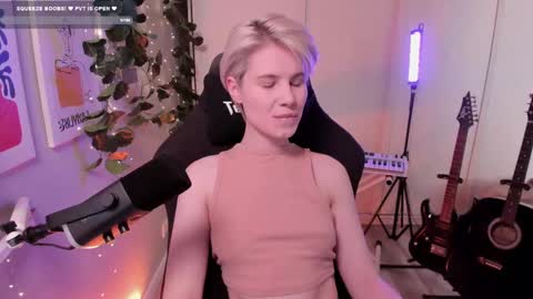 Mia online show from 02-23-25, 01:21