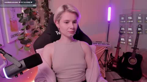 Mia online show from 03-04-25, 10:13