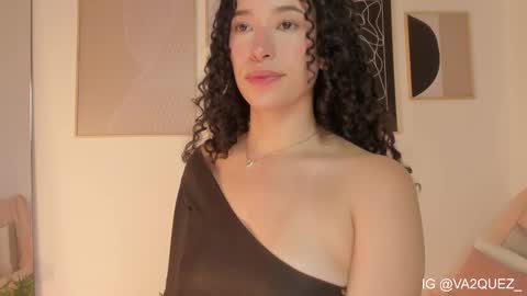 Snapshot of imsarah__ chatting on 10-24-25, 01:13 Sara online show from 10-24-25, 01:13