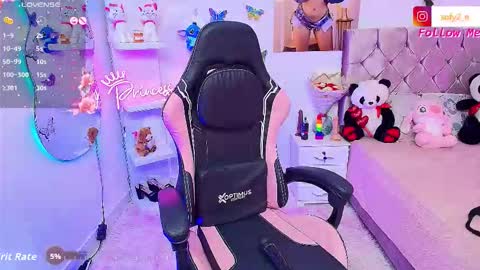 Snapshot of imsofy_1 chatting on 11-18-25, 10:25 sofy online show from 11-18-25, 10:25