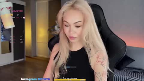 Taya online show from 10-14-25, 08:48