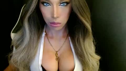 Queen Gwen online show from 09-27-25, 04:06