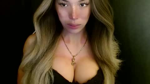 Queen Gwen online show from 10-27-25, 12:04