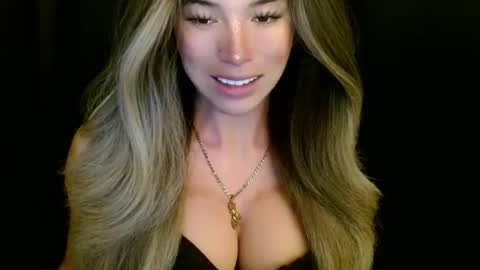 Queen Gwen online show from 11-19-25, 08:53