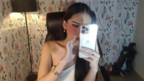 Snapshot of imyourlegalbaby chatting on 01-14-25, 12:45 Aki online show from 01-14-25, 12:45