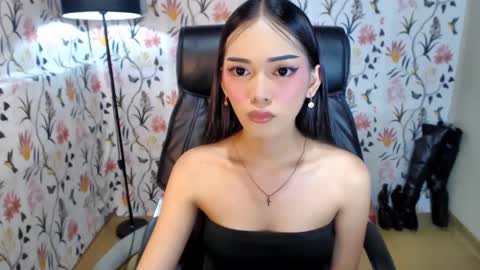 Snapshot of imyourlegalbaby chatting on 01-21-25, 12:18 Aki online show from 01-21-25, 12:18