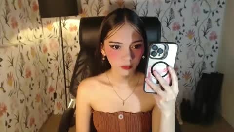 Snapshot of imyourlegalbaby chatting on 02-04-25, 05:21 Aki online show from 02-04-25, 05:21