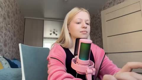 Lola online show from 02-17-26, 11:07