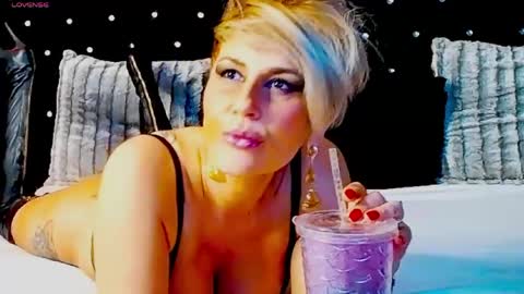 inanna_ishtar1 online show from 04-01-26, 01:41