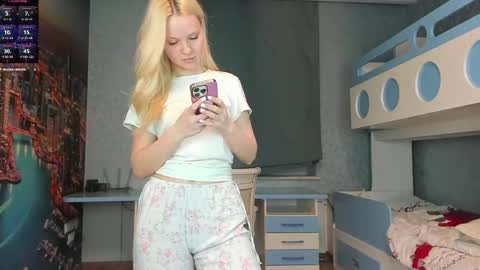 Snapshot of incredible__shell_ chatting on 05-05-26, 07:55 Masha online show from 05-05-26, 07:55