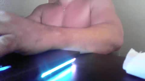 Snapshot of incrediblesexy10 chatting on 05-10-26, 01:33 IncredibleSexy online show from 05-10-26, 01:33