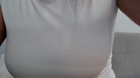 Snapshot of increible_della chatting on 01-11-25, 04:03 Della online show from 01-11-25, 04:03