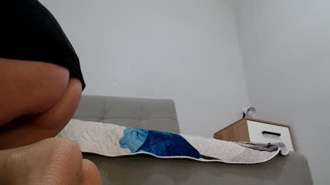 Snapshot of increible_della chatting on 02-21-25, 10:15 Della online show from 02-21-25, 10:15