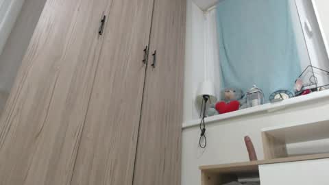 Snapshot of increible_della chatting on 04-30-26, 06:14 Della online show from 04-30-26, 06:14