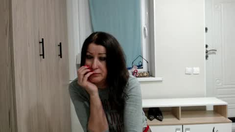 Snapshot of increible_della chatting on 05-15-26, 09:22 Della online show from 05-15-26, 09:22