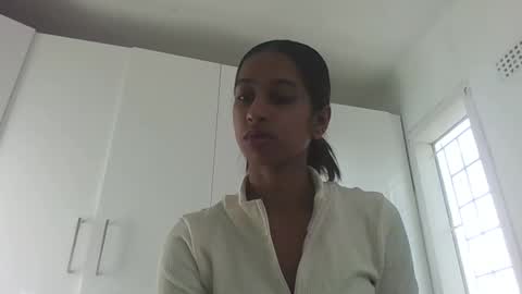 Snapshot of indanbella19 chatting on 05-08-26, 05:24 indanbella19 online show from 05-08-26, 05:24