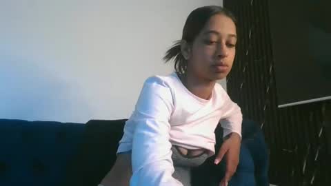 Snapshot of indanbella19 chatting on 05-11-26, 05:13 indanbella19 online show from 05-11-26, 05:13
