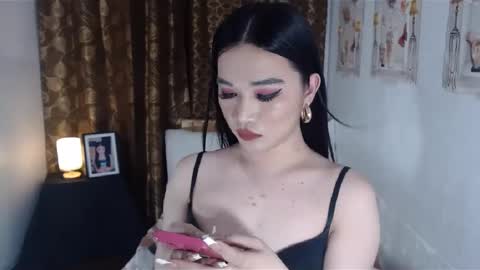 indestructabletrixie online show from 01-10-25, 05:37