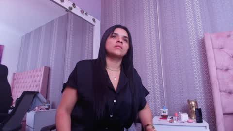 Snapshot of indi_catalina chatting on 01-20-25, 11:45 Indi Catalina online show from 01-20-25, 11:45