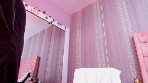 Snapshot of indi_catalina chatting on 01-26-25, 01:25 Indi Catalina online show from 01-26-25, 01:25