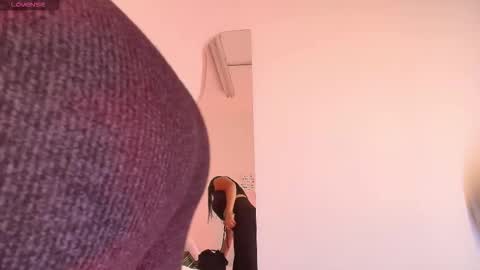 Snapshot of indi_catalina chatting on 11-02-25, 12:51 Indi Catalina online show from 11-02-25, 12:51