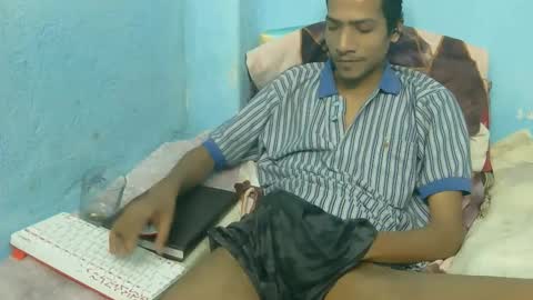 Snapshot of indian_bengali_boy chatting on 11-29-25, 06:33 Suman Leo online show from 11-29-25, 06:33