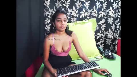 Snapshot of indian_leah chatting on 12-05-25, 08:01 leah online show from 12-05-25, 08:01