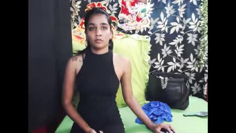 Snapshot of indian_leah chatting on 12-15-25, 06:17 leah online show from 12-15-25, 06:17