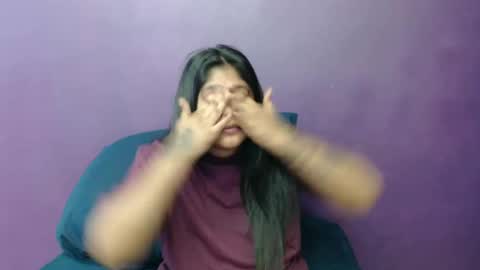 Snapshot of indian_rimmelx chatting on 03-11-25, 10:42 Melz online show from 03-11-25, 10:42