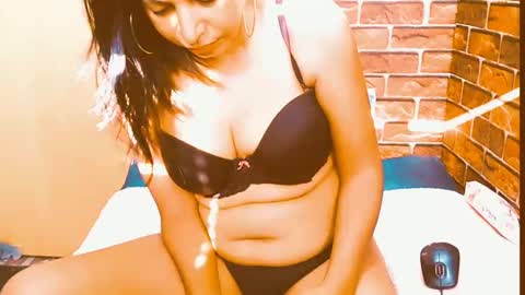 Snapshot of indian_spice_girl chatting on 06-11-26, 07:17 indian_spice_girl online show from 06-11-26, 07:17