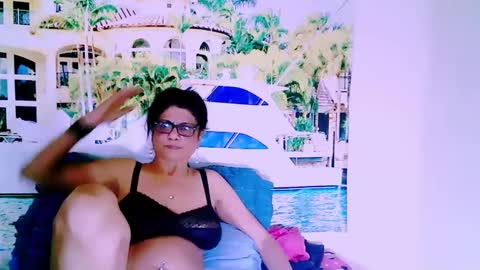 Femiez online show from 12-11-24, 01:17